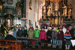 IMG_3811 Advent is a Leucht`n. Pfarrkirche Dellach 2014 Volksschulchor.JPG